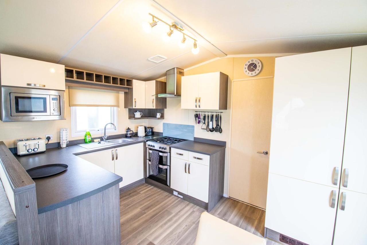 Big Skies Platinum Plus Holiday Home With Wifi, Netflix, Dishwasher, Decking Camber Zewnętrze zdjęcie